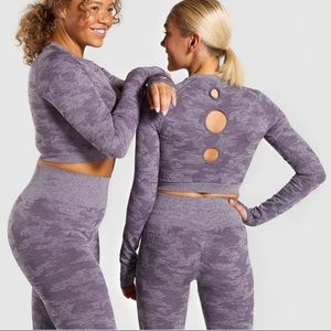 GYMSHARK WOMENS
CAMO SEAMLESS LONG SLEEVE CROP TOP